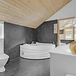 Vakantiehuis Four-bedroom In Rømø Kirkeby