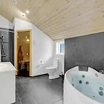Vakantiehuis Four-bedroom In *