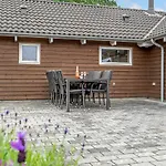 Four-bedroom In Vakantiehuis *