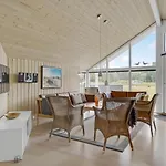 Four-bedroom In Vakantiehuis *